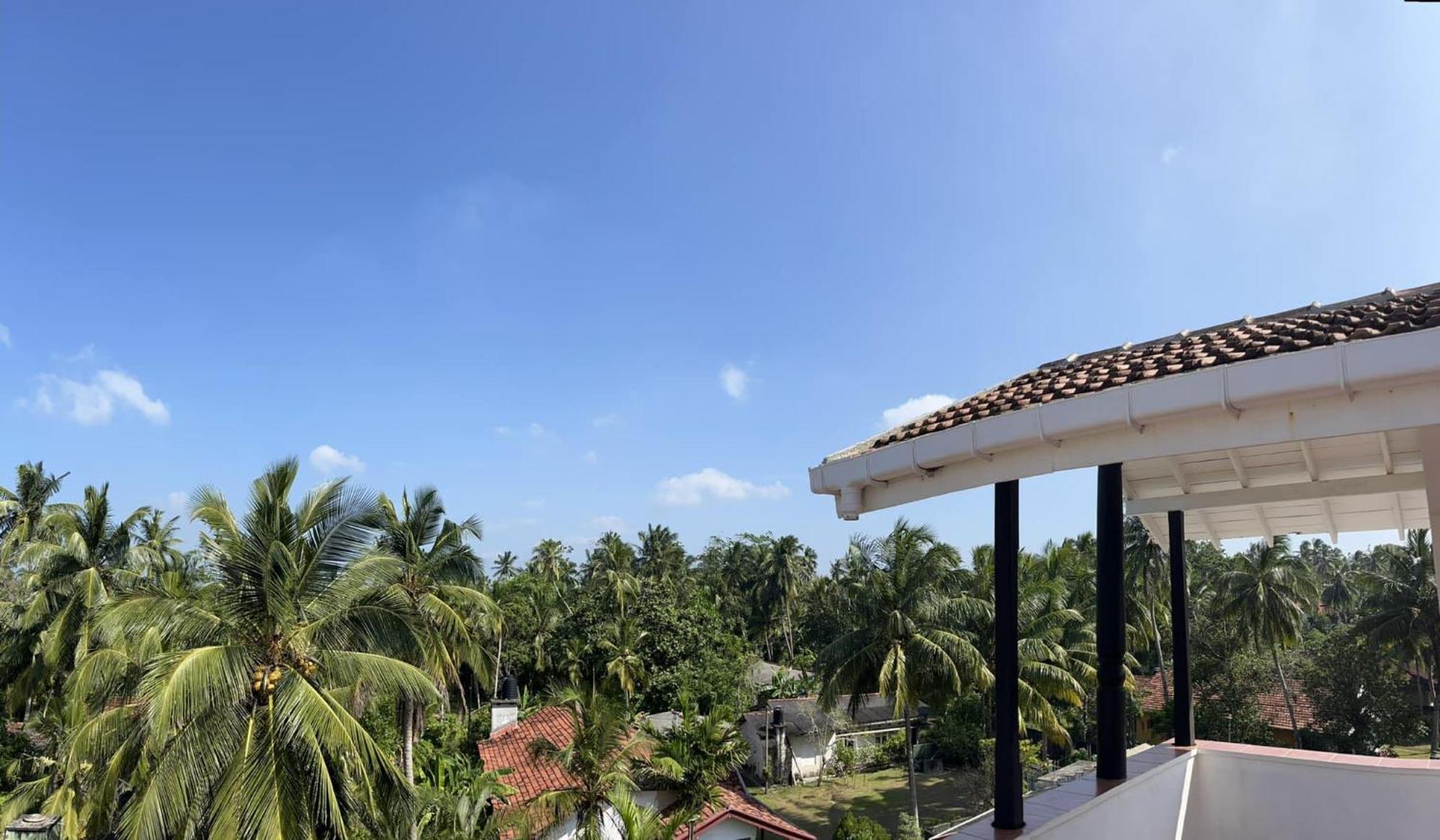 Beach Club Apartments Induruwa Exteriör bild
