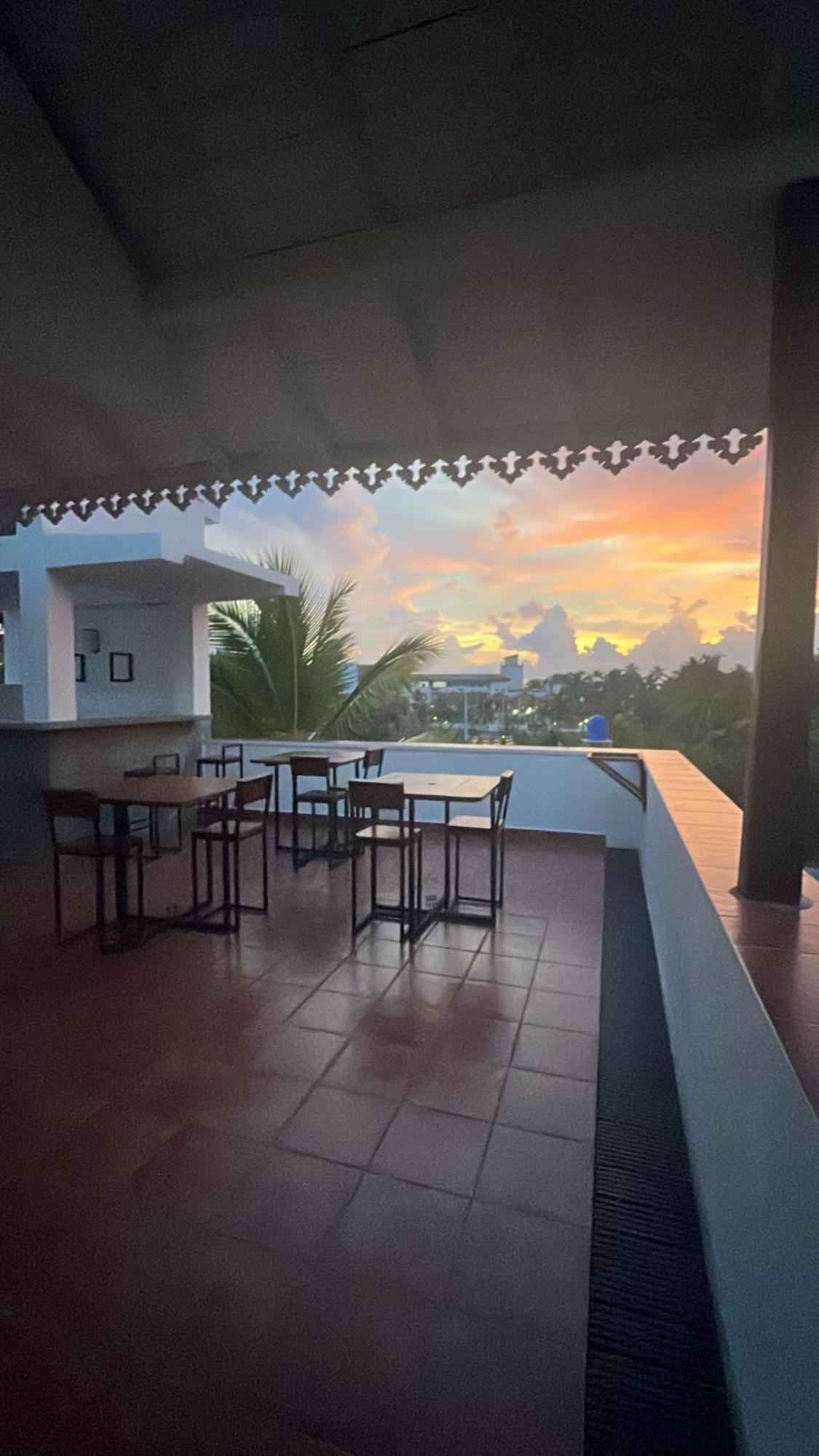 Beach Club Apartments Induruwa Exteriör bild
